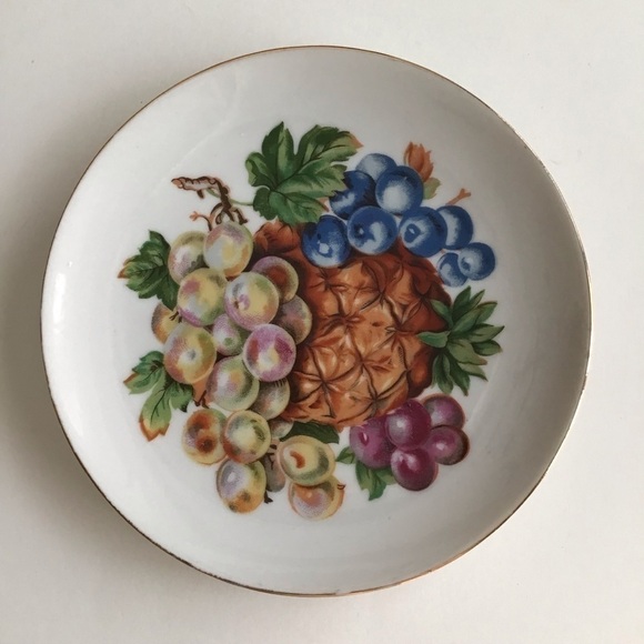 Vintage PAIR Wall Fruit Plates 6 1/4” Hand Painted Gold Rim Kitchen Farmhouse - Picture 7 of 16